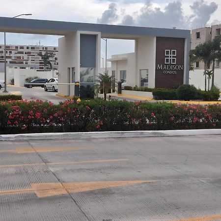Gorgeous Apartment Hoestel Long Island! Cancun Bagian luar foto
